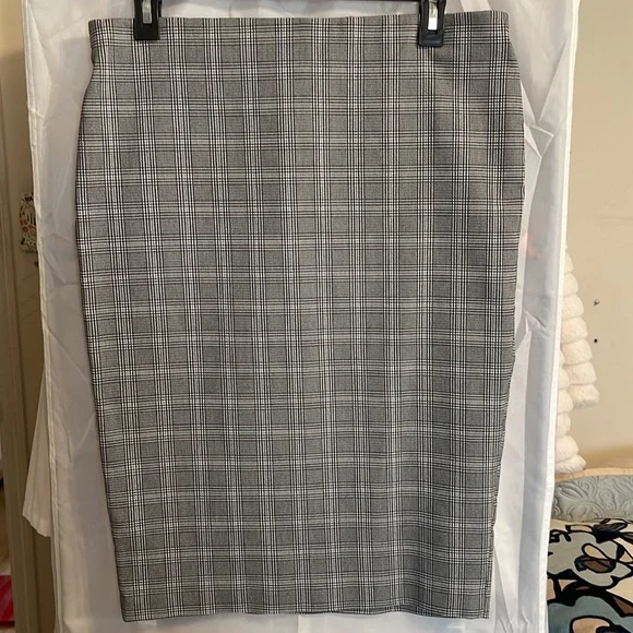 Pencil skirt - Picture 3 of 6